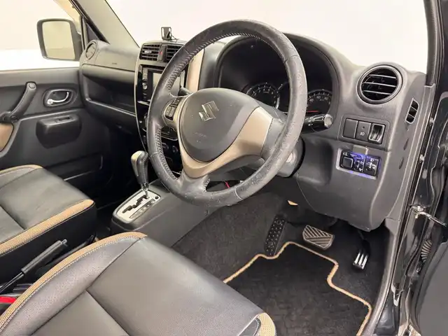 スズキ ジムニー ランドベンチャー 兵庫県 2016(平28)年 5.7万km ブルーイッシュブラックパール3 社外ナビ（ＤＶＤ／ＳＤ／ＢＴ／ワンセグ）/純正ＡＷ16インチ/純正フロアマット/シートヒーター（Ｄ席）/合皮シート/背面タイヤ/４ＷＤ/フォグランプ/電動格納ミラー/ウインカーミラー