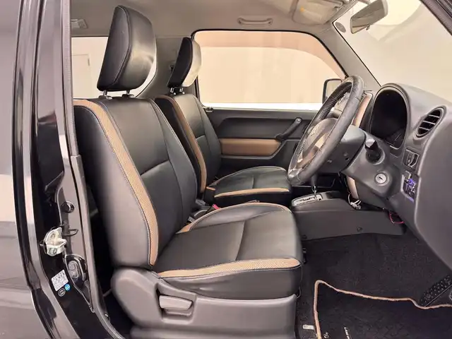 スズキ ジムニー ランドベンチャー 兵庫県 2016(平28)年 5.7万km ブルーイッシュブラックパール3 社外ナビ（ＤＶＤ／ＳＤ／ＢＴ／ワンセグ）/純正ＡＷ16インチ/純正フロアマット/シートヒーター（Ｄ席）/合皮シート/背面タイヤ/４ＷＤ/フォグランプ/電動格納ミラー/ウインカーミラー