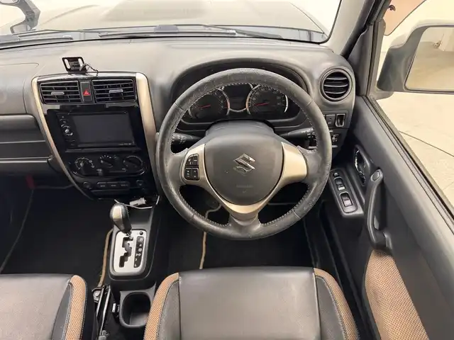 スズキ ジムニー ランドベンチャー 兵庫県 2016(平28)年 5.7万km ブルーイッシュブラックパール3 社外ナビ（ＤＶＤ／ＳＤ／ＢＴ／ワンセグ）/純正ＡＷ16インチ/純正フロアマット/シートヒーター（Ｄ席）/合皮シート/背面タイヤ/４ＷＤ/フォグランプ/電動格納ミラー/ウインカーミラー