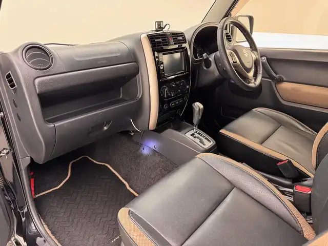 スズキ ジムニー ランドベンチャー 兵庫県 2016(平28)年 5.7万km ブルーイッシュブラックパール3 社外ナビ（ＤＶＤ／ＳＤ／ＢＴ／ワンセグ）/純正ＡＷ16インチ/純正フロアマット/シートヒーター（Ｄ席）/合皮シート/背面タイヤ/４ＷＤ/フォグランプ/電動格納ミラー/ウインカーミラー