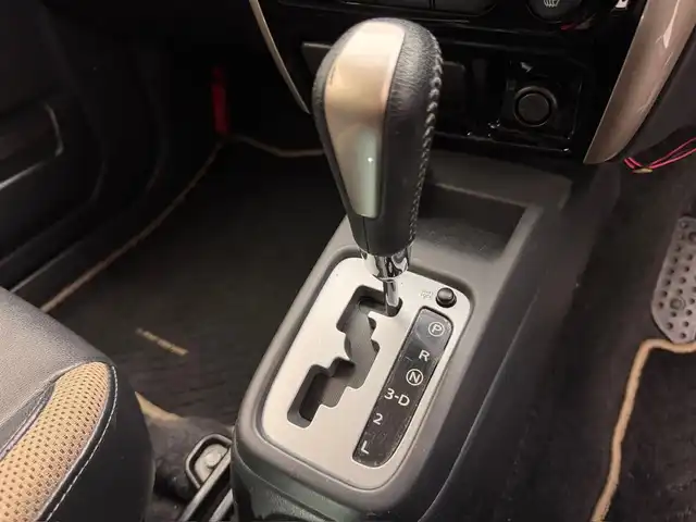 スズキ ジムニー ランドベンチャー 兵庫県 2016(平28)年 5.7万km ブルーイッシュブラックパール3 社外ナビ（ＤＶＤ／ＳＤ／ＢＴ／ワンセグ）/純正ＡＷ16インチ/純正フロアマット/シートヒーター（Ｄ席）/合皮シート/背面タイヤ/４ＷＤ/フォグランプ/電動格納ミラー/ウインカーミラー