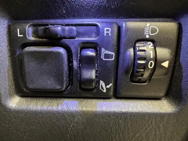 スズキ ジムニー ランドベンチャー 兵庫県 2016(平28)年 5.7万km ブルーイッシュブラックパール3 社外ナビ（ＤＶＤ／ＳＤ／ＢＴ／ワンセグ）/純正ＡＷ16インチ/純正フロアマット/シートヒーター（Ｄ席）/合皮シート/背面タイヤ/４ＷＤ/フォグランプ/電動格納ミラー/ウインカーミラー