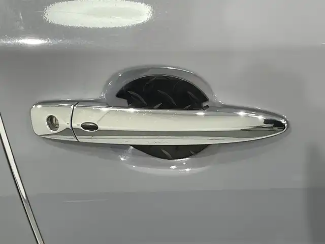 日産 リーフ X Vセレクション 愛知県 2023(令5)年 2万km ステルスグレー/スーパーブラック 純正メモリナビ/・AM/FM/Bluetooth/・フルセグテレビ/プロパイロット/・インテリジェントクルーズコントロール/・後側方衝突防止支援システム/・車線逸脱防止システム/衝突軽減システム/後退時車両検知警報/全方位カメラ/ふらつき警報/即充電スイッチ/充電ポートリッドオープナーススイッチ/ビルトインETC2.0/ドライブレコーダー/ステアリングヒーター/シートヒーター（D席+N席）/LEDヘッドライト/純正17インチアルミホイル/オートエアコン/オートライト/プッシュスタートボタン/スマートキー/電格ミラー/純正フロアマット/保証書/取扱説明書