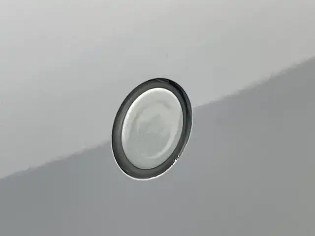 日産 リーフ X Vセレクション 愛知県 2023(令5)年 2万km ステルスグレー/スーパーブラック 純正メモリナビ/・AM/FM/Bluetooth/・フルセグテレビ/プロパイロット/・インテリジェントクルーズコントロール/・後側方衝突防止支援システム/・車線逸脱防止システム/衝突軽減システム/後退時車両検知警報/全方位カメラ/ふらつき警報/即充電スイッチ/充電ポートリッドオープナーススイッチ/ビルトインETC2.0/ドライブレコーダー/ステアリングヒーター/シートヒーター（D席+N席）/LEDヘッドライト/純正17インチアルミホイル/オートエアコン/オートライト/プッシュスタートボタン/スマートキー/電格ミラー/純正フロアマット/保証書/取扱説明書