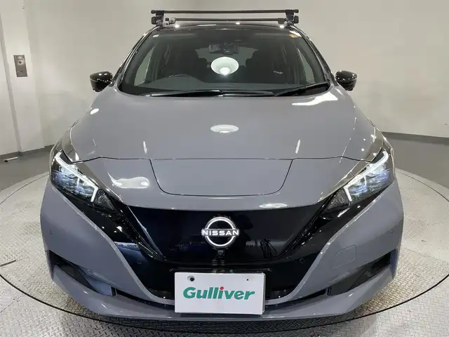 日産 リーフ X Vセレクション 愛知県 2023(令5)年 2万km ステルスグレー/スーパーブラック 純正メモリナビ/・AM/FM/Bluetooth/・フルセグテレビ/プロパイロット/・インテリジェントクルーズコントロール/・後側方衝突防止支援システム/・車線逸脱防止システム/衝突軽減システム/後退時車両検知警報/全方位カメラ/ふらつき警報/即充電スイッチ/充電ポートリッドオープナーススイッチ/ビルトインETC2.0/ドライブレコーダー/ステアリングヒーター/シートヒーター（D席+N席）/LEDヘッドライト/純正17インチアルミホイル/オートエアコン/オートライト/プッシュスタートボタン/スマートキー/電格ミラー/純正フロアマット/保証書/取扱説明書