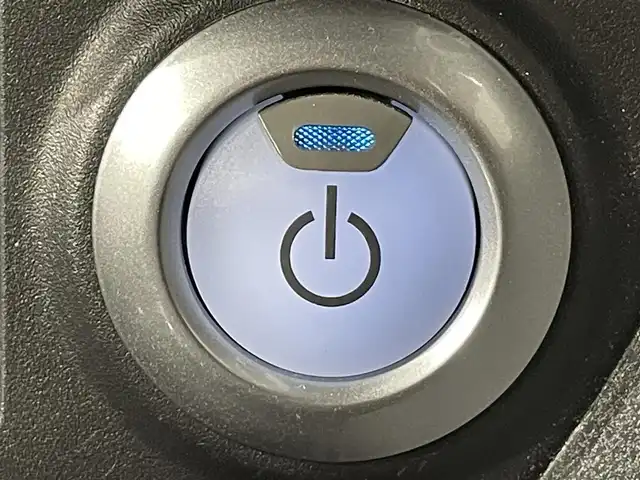 日産 リーフ X Vセレクション 愛知県 2023(令5)年 2万km ステルスグレー/スーパーブラック 純正メモリナビ/・AM/FM/Bluetooth/・フルセグテレビ/プロパイロット/・インテリジェントクルーズコントロール/・後側方衝突防止支援システム/・車線逸脱防止システム/衝突軽減システム/後退時車両検知警報/全方位カメラ/ふらつき警報/即充電スイッチ/充電ポートリッドオープナーススイッチ/ビルトインETC2.0/ドライブレコーダー/ステアリングヒーター/シートヒーター（D席+N席）/LEDヘッドライト/純正17インチアルミホイル/オートエアコン/オートライト/プッシュスタートボタン/スマートキー/電格ミラー/純正フロアマット/保証書/取扱説明書