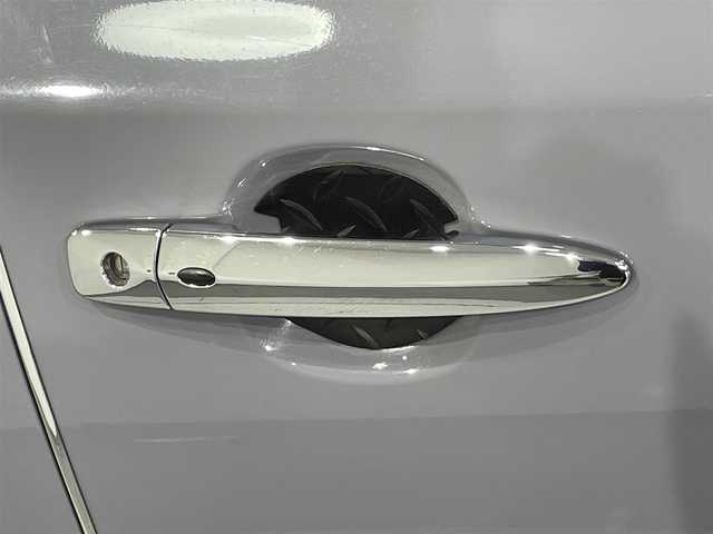 日産 リーフ X Vセレクション 福岡県 2023(令5)年 2万km ステルスグレー/スーパーブラック 純正メモリナビ/・AM/FM/Bluetooth/・フルセグテレビ/プロパイロット/・インテリジェントクルーズコントロール/・後側方衝突防止支援システム/・車線逸脱防止システム/衝突軽減システム/後退時車両検知警報/全方位カメラ/ふらつき警報/即充電スイッチ/充電ポートリッドオープナーススイッチ/ビルトインETC2.0/ドライブレコーダー/ステアリングヒーター/シートヒーター（D席+N席）/LEDヘッドライト/純正17インチアルミホイル/オートエアコン/オートライト/プッシュスタートボタン/スマートキー/電格ミラー/純正フロアマット/保証書/取扱説明書