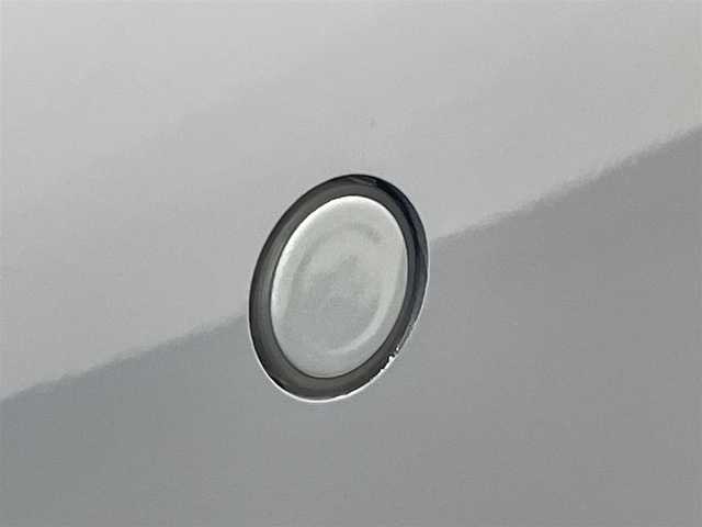 日産 リーフ X Vセレクション 福岡県 2023(令5)年 2万km ステルスグレー/スーパーブラック 純正メモリナビ/・AM/FM/Bluetooth/・フルセグテレビ/プロパイロット/・インテリジェントクルーズコントロール/・後側方衝突防止支援システム/・車線逸脱防止システム/衝突軽減システム/後退時車両検知警報/全方位カメラ/ふらつき警報/即充電スイッチ/充電ポートリッドオープナーススイッチ/ビルトインETC2.0/ドライブレコーダー/ステアリングヒーター/シートヒーター（D席+N席）/LEDヘッドライト/純正17インチアルミホイル/オートエアコン/オートライト/プッシュスタートボタン/スマートキー/電格ミラー/純正フロアマット/保証書/取扱説明書