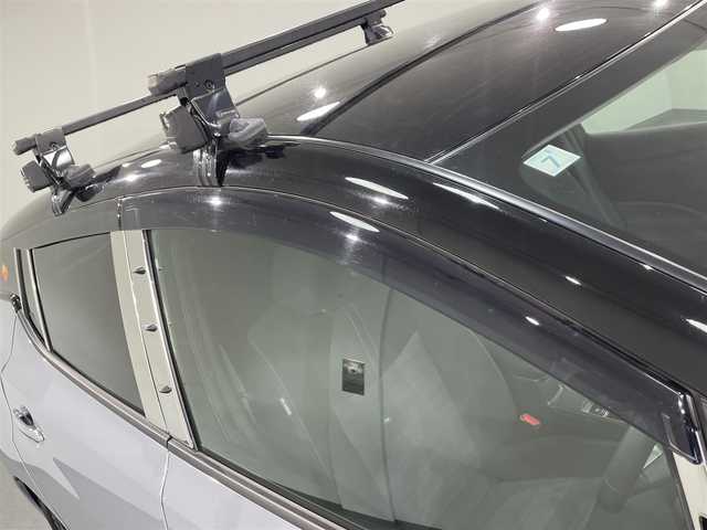 日産 リーフ X Vセレクション 福岡県 2023(令5)年 2万km ステルスグレー/スーパーブラック 純正メモリナビ/・AM/FM/Bluetooth/・フルセグテレビ/プロパイロット/・インテリジェントクルーズコントロール/・後側方衝突防止支援システム/・車線逸脱防止システム/衝突軽減システム/後退時車両検知警報/全方位カメラ/ふらつき警報/即充電スイッチ/充電ポートリッドオープナーススイッチ/ビルトインETC2.0/ドライブレコーダー/ステアリングヒーター/シートヒーター（D席+N席）/LEDヘッドライト/純正17インチアルミホイル/オートエアコン/オートライト/プッシュスタートボタン/スマートキー/電格ミラー/純正フロアマット/保証書/取扱説明書