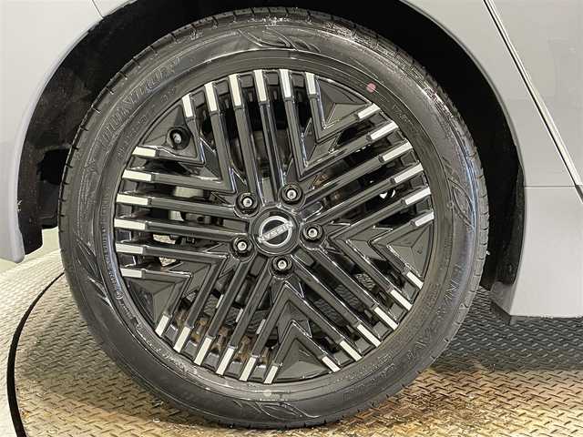 日産 リーフ X Vセレクション 福岡県 2023(令5)年 2万km ステルスグレー/スーパーブラック 純正メモリナビ/・AM/FM/Bluetooth/・フルセグテレビ/プロパイロット/・インテリジェントクルーズコントロール/・後側方衝突防止支援システム/・車線逸脱防止システム/衝突軽減システム/後退時車両検知警報/全方位カメラ/ふらつき警報/即充電スイッチ/充電ポートリッドオープナーススイッチ/ビルトインETC2.0/ドライブレコーダー/ステアリングヒーター/シートヒーター（D席+N席）/LEDヘッドライト/純正17インチアルミホイル/オートエアコン/オートライト/プッシュスタートボタン/スマートキー/電格ミラー/純正フロアマット/保証書/取扱説明書