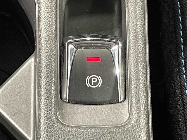 日産 リーフ X Vセレクション 福岡県 2023(令5)年 2万km ステルスグレー/スーパーブラック 純正メモリナビ/・AM/FM/Bluetooth/・フルセグテレビ/プロパイロット/・インテリジェントクルーズコントロール/・後側方衝突防止支援システム/・車線逸脱防止システム/衝突軽減システム/後退時車両検知警報/全方位カメラ/ふらつき警報/即充電スイッチ/充電ポートリッドオープナーススイッチ/ビルトインETC2.0/ドライブレコーダー/ステアリングヒーター/シートヒーター（D席+N席）/LEDヘッドライト/純正17インチアルミホイル/オートエアコン/オートライト/プッシュスタートボタン/スマートキー/電格ミラー/純正フロアマット/保証書/取扱説明書