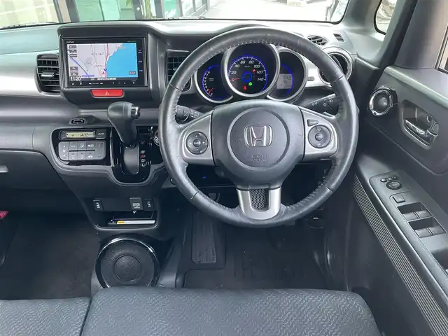 ホンダ Ｎ ＢＯＸ スラッシュ X 島根県 2015(平27)年 8.2万km スマートブラック CTBA/純正ナビ/CD/DVD/DTV/Bluetooth/バックカメラ/シートヒーター /クルーズコントロール/ステアリングスイッチ/ステアリングヒーター/サウンドマッピングシステム/ストリートロッドスタイルパッケージ/カラードディッシュホイール（黒14SPホイール）/スマートキー/スペアキー /プッシュスタート /HIDオートライト/純正フロアマット/ドアバイザー/ETC