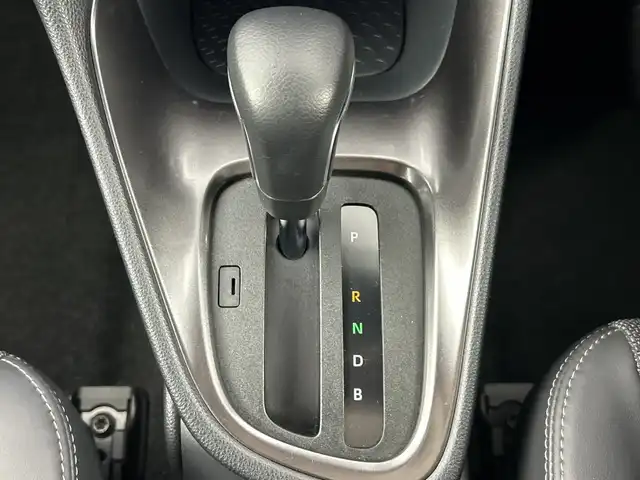 トヨタ ヤリス ハイブリッド Z 愛知県 2024(令6)年 2.7万km プラチナホワイトパールマイカ 禁煙車/純正8インチナビ/（Bluetooth/USB/AM/FM/Miracast)/バックカメラ/AC100V電源/トヨタセーフティセンス/・プリクラッシュセーフティ/・レーントレーシングアシスト/・レーダークルーズコントロール(全車速追従機能)/・オートマチックハイビーム/・ロードサインアシスト/・先行車発進告知機能/・ブラインドスポットモニター/ETC/シートヒーター/ステアリングヒーター/スマートキー/スペアキー1本/プッシュスタート/横滑り防止装置