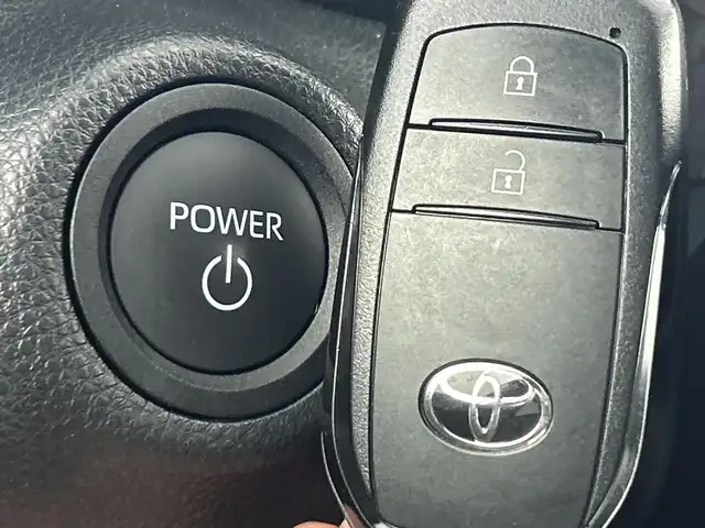 トヨタ ヤリス ハイブリッド Z 愛知県 2024(令6)年 2.7万km プラチナホワイトパールマイカ 禁煙車/純正8インチナビ/（Bluetooth/USB/AM/FM/Miracast)/バックカメラ/AC100V電源/トヨタセーフティセンス/・プリクラッシュセーフティ/・レーントレーシングアシスト/・レーダークルーズコントロール(全車速追従機能)/・オートマチックハイビーム/・ロードサインアシスト/・先行車発進告知機能/・ブラインドスポットモニター/ETC/シートヒーター/ステアリングヒーター/スマートキー/スペアキー1本/プッシュスタート/横滑り防止装置
