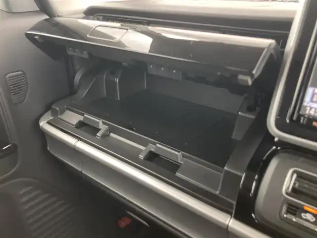 スズキ スペーシア カスタム HYBRID XS ターボ 静岡県 2018(平30)年 5.1万km スチールシルバーM スズキセーフティサポート/純正8インチナビ(CN-RZ843)/　AM FM CD DVD Bluetooth USB SD/ETC/LEDオートヘッドランプ/レーダークルーズコントロール/ハーフレザーシート/シートヒーター(運転席)/両側パワースライドドア/リアクリアランスソナー/純正15インチアルミホイール/スマートキー＆プッシュスタート/パドルシフト/リアサンシェード/フルセグTV/バックモニター