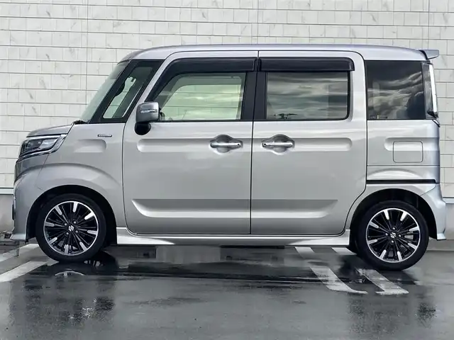スズキ スペーシア カスタム HYBRID XS ターボ 静岡県 2018(平30)年 5.1万km スチールシルバーM スズキセーフティサポート/純正8インチナビ(CN-RZ843)/　AM FM CD DVD Bluetooth USB SD/ETC/LEDオートヘッドランプ/レーダークルーズコントロール/ハーフレザーシート/シートヒーター(運転席)/両側パワースライドドア/リアクリアランスソナー/純正15インチアルミホイール/スマートキー＆プッシュスタート/パドルシフト/リアサンシェード/フルセグTV/バックモニター
