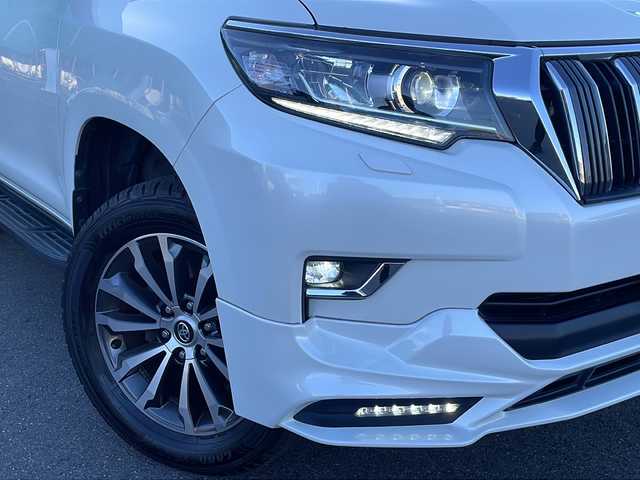 トヨタ ランドクルーザー プラド TX Lパッケージ 茨城県 2020(令2)年 7.1万km ホワイトパールクリスタルシャイン TRDエアロ フロント サイド リアアンダー/Toyota Safety Sense/Grgoセキュリティシステム/純正9インチSDナビ/Bluetooth フルセグTV CD DVD/バックカメラ/プリクラッシュセーフティ/レーンディパーチャーアラート/オートマチックハイビーム/レーダークルーズコントロール/４WD/本革シート/シートベンチレーション/LEDオートヘッドライト/フロントフォグランプ/ビルトインETC2.0