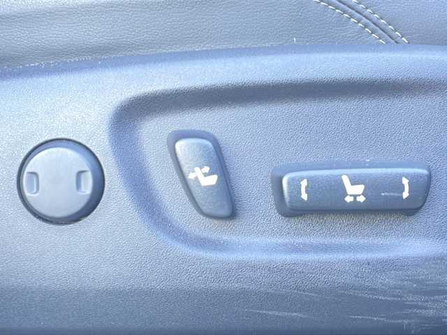 トヨタ ランドクルーザー プラド TX Lパッケージ 茨城県 2020(令2)年 7.1万km ホワイトパールクリスタルシャイン TRDエアロ フロント サイド リアアンダー/Toyota Safety Sense/Grgoセキュリティシステム/純正9インチSDナビ/Bluetooth フルセグTV CD DVD/バックカメラ/プリクラッシュセーフティ/レーンディパーチャーアラート/オートマチックハイビーム/レーダークルーズコントロール/４WD/本革シート/シートベンチレーション/LEDオートヘッドライト/フロントフォグランプ/ビルトインETC2.0