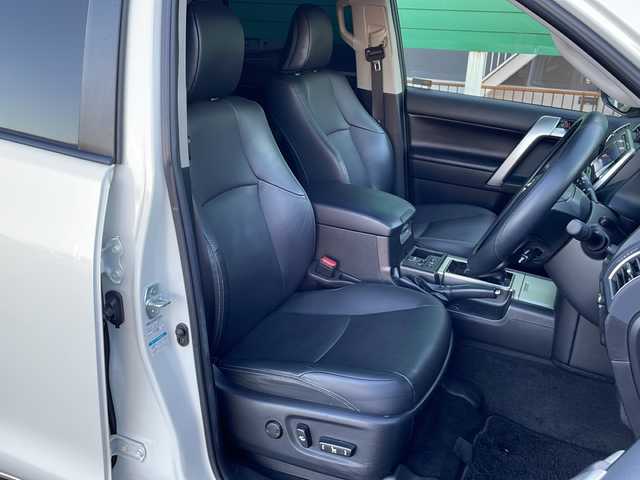 トヨタ ランドクルーザー プラド TX Lパッケージ 茨城県 2020(令2)年 7.1万km ホワイトパールクリスタルシャイン TRDエアロ フロント サイド リアアンダー/Toyota Safety Sense/Grgoセキュリティシステム/純正9インチSDナビ/Bluetooth フルセグTV CD DVD/バックカメラ/プリクラッシュセーフティ/レーンディパーチャーアラート/オートマチックハイビーム/レーダークルーズコントロール/４WD/本革シート/シートベンチレーション/LEDオートヘッドライト/フロントフォグランプ/ビルトインETC2.0