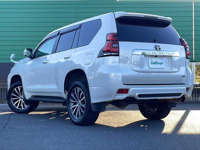 トヨタ ランドクルーザー プラド TX Lパッケージ 茨城県 2020(令2)年 7.1万km ホワイトパールクリスタルシャイン TRDエアロ フロント サイド リアアンダー/Toyota Safety Sense/Grgoセキュリティシステム/純正9インチSDナビ/Bluetooth フルセグTV CD DVD/バックカメラ/プリクラッシュセーフティ/レーンディパーチャーアラート/オートマチックハイビーム/レーダークルーズコントロール/４WD/本革シート/シートベンチレーション/LEDオートヘッドライト/フロントフォグランプ/ビルトインETC2.0