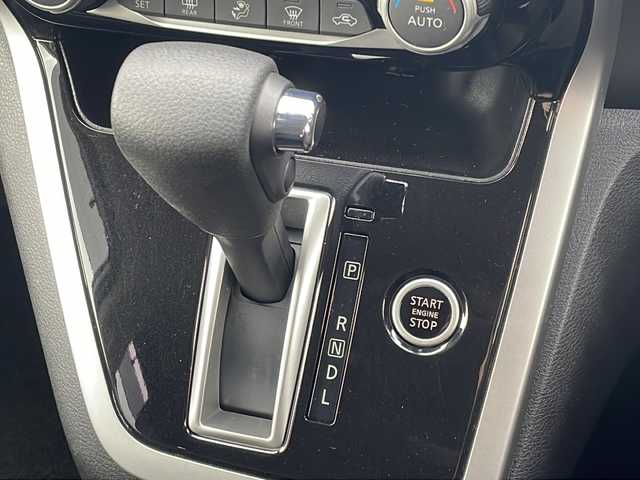 日産 セレナ ハイウェイスターVセレクションⅡ 福岡県 2019(平31)年 3万km ブリリアントホワイトパール 純正7インチSDナビ/CD/DVD再生機能有/Bluetooth/全周囲カメラ/両側パワースライドドア/クルーズコントロール/11インチフリップダウンモニター/純正アルミホイール/セーフティパックA/LEDヘッドライト/純正フロアマット/純正ドライブレコーダー/コーナーセンサー