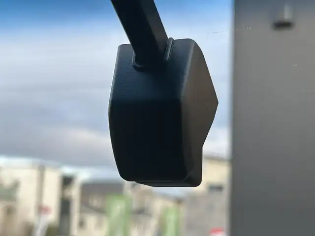 トヨタ クラウン ハイブリッド S Four 道南・函館 2018(平30)年 2.5万km プレシャスブラックパール /純正ナビ//フルセグTV//ドライブレコーダー 前後//バックカメラ//前席シートヒーター//前席パワーシート//革巻きステアリング//ステアリングヒーター//TVキャンセラー//パドルシフト//プリクラッシュセーフティー//ブラインドスポットモニター//リアクロストラフィックアラート//クリアランスソナー//LTA//ビルトインETC//LEDヘッドライト//フォグランプ//EV MODE//クルーズコントロール