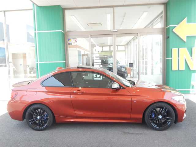 ＢＭＷ Ｍ２４０ｉ クーペ 茨城県 2017(平29)年 4.7万km サンセットオレンジ インテリジェントセーフティー/トランクスポイラー/サンルーフ/前席パワーシート/・運転席メモリー機能付き/純正HDDナビ/バックカメラ/BT接続/CD/DVD再生/前後ドライブレコーダー/パークディスタンスコントロール/USB端子/クルーズコントロール/パドルシフト/アイドリングストップ/本革巻きステアリング/前席シートヒーター/MTモード付きAT/オートワイパー/オートライト/フォグランプ/リアフォグライト/スマートキー/プッシュスタート/ミラー一体型ETC/純正マット/ステアリングリモコン/スマートキー/プッシュスタート/取説/保証書