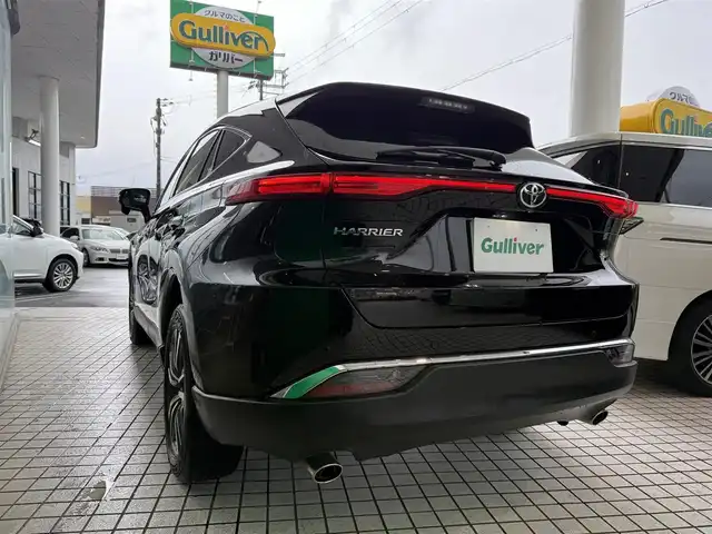 トヨタ ハリアー G 京都府 2023(令5)年 3万km ブラック ワンオーナー車/トヨタセーフティセンス/・プリクラッシュセーフティ/・レーダークルーズコントロール/・ロードサインアシスト/・アダブティブハイビームシステム/・横断歩行者検知機能/純正8インチメモリーナビ、地デジ、Bluetooth/USB端子/バックカメラ/デジタルインナーミラ/運転席パワーシート/パワーバックドア/ビルトインETC/LEDヘッドランプ/スペアキー/純正18インチアルミホイール