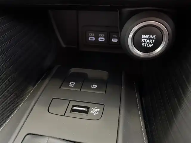トヨタ ハリアー G 京都府 2023(令5)年 3万km ブラック ワンオーナー車/トヨタセーフティセンス/・プリクラッシュセーフティ/・レーダークルーズコントロール/・ロードサインアシスト/・アダブティブハイビームシステム/・横断歩行者検知機能/純正8インチメモリーナビ、地デジ、Bluetooth/USB端子/バックカメラ/デジタルインナーミラ/運転席パワーシート/パワーバックドア/ビルトインETC/LEDヘッドランプ/スペアキー/純正18インチアルミホイール