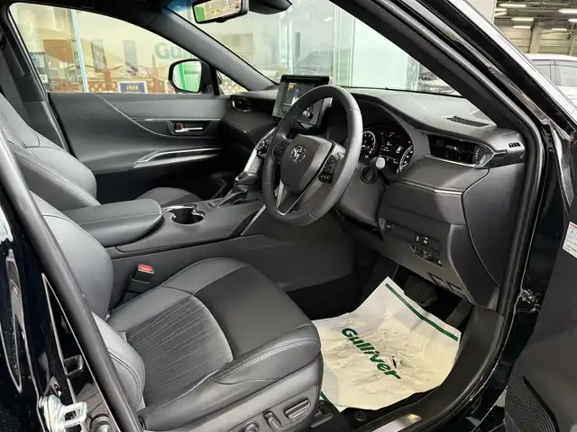 トヨタ ハリアー G 京都府 2023(令5)年 3万km ブラック ワンオーナー車/トヨタセーフティセンス/・プリクラッシュセーフティ/・レーダークルーズコントロール/・ロードサインアシスト/・アダブティブハイビームシステム/・横断歩行者検知機能/純正8インチメモリーナビ、地デジ、Bluetooth/USB端子/バックカメラ/デジタルインナーミラ/運転席パワーシート/パワーバックドア/ビルトインETC/LEDヘッドランプ/スペアキー/純正18インチアルミホイール