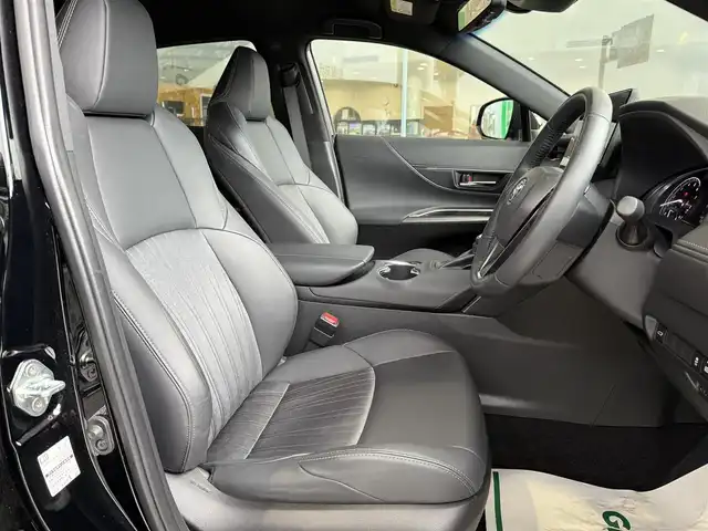 トヨタ ハリアー G 京都府 2023(令5)年 3万km ブラック ワンオーナー車/トヨタセーフティセンス/・プリクラッシュセーフティ/・レーダークルーズコントロール/・ロードサインアシスト/・アダブティブハイビームシステム/・横断歩行者検知機能/純正8インチメモリーナビ、地デジ、Bluetooth/USB端子/バックカメラ/デジタルインナーミラ/運転席パワーシート/パワーバックドア/ビルトインETC/LEDヘッドランプ/スペアキー/純正18インチアルミホイール