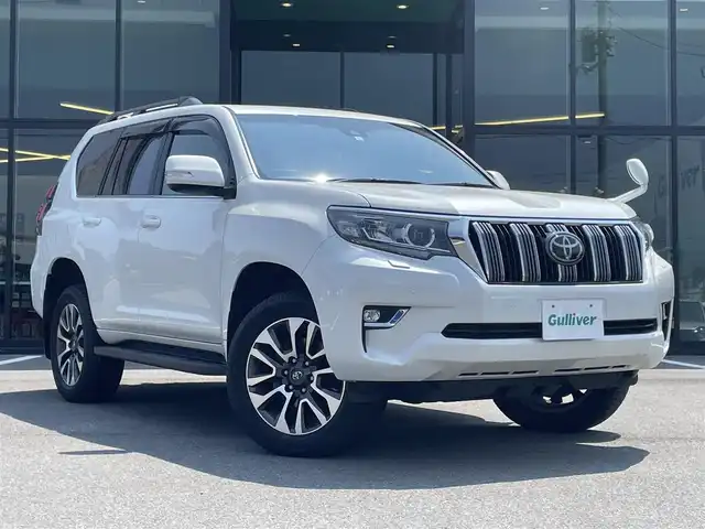 トヨタ ランドクルーザー プラド TX Lパッケージ 愛媛県 2023(令5)年 1.2万km ホワイトパールクリスタルシャイン サンルーフ/ヒッチメンバー/プリクラッシュセーフティ/レーダークルーズコントロール/レーンディパーチャーアラート/クリアランスソナー /ロードサインアシスト/先行車発進お知らせ/社外8インチSDナビ【AVIC-RL812】/　CD/DVD/Bluetooth/MSV/フルセグTV/バックカメラ/ビルトインETC/ブラックレザーシート/前席パワーシート/前席シートヒーター/ベンチレーション/ブラックルーフレール/純正19インチ AW/オートライト/LEDヘッドライト/フロントフォグ/プッシュスタート/フロアマット