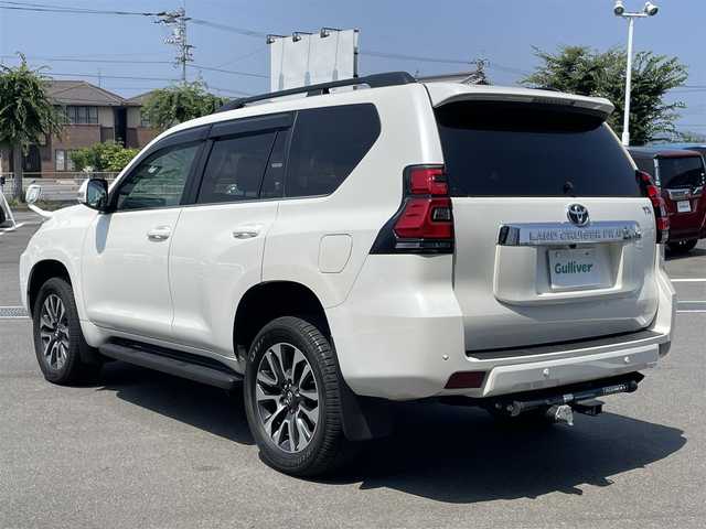 トヨタ ランドクルーザー プラド TX Lパッケージ 愛媛県 2023(令5)年 1.2万km ホワイトパールクリスタルシャイン サンルーフ/ヒッチメンバー/プリクラッシュセーフティ/レーダークルーズコントロール/レーンディパーチャーアラート/クリアランスソナー /ロードサインアシスト/先行車発進お知らせ/社外8インチSDナビ【AVIC-RL812】/　CD/DVD/Bluetooth/MSV/フルセグTV/バックカメラ/ビルトインETC/ブラックレザーシート/前席パワーシート/前席シートヒーター/ベンチレーション/ブラックルーフレール/純正19インチ AW/オートライト/LEDヘッドライト/フロントフォグ/プッシュスタート/フロアマット