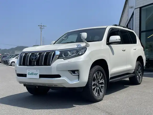 トヨタ ランドクルーザー プラド TX Lパッケージ 愛媛県 2023(令5)年 1.2万km ホワイトパールクリスタルシャイン サンルーフ/ヒッチメンバー/プリクラッシュセーフティ/レーダークルーズコントロール/レーンディパーチャーアラート/クリアランスソナー /ロードサインアシスト/先行車発進お知らせ/社外8インチSDナビ【AVIC-RL812】/　CD/DVD/Bluetooth/MSV/フルセグTV/バックカメラ/ビルトインETC/ブラックレザーシート/前席パワーシート/前席シートヒーター/ベンチレーション/ブラックルーフレール/純正19インチ AW/オートライト/LEDヘッドライト/フロントフォグ/プッシュスタート/フロアマット