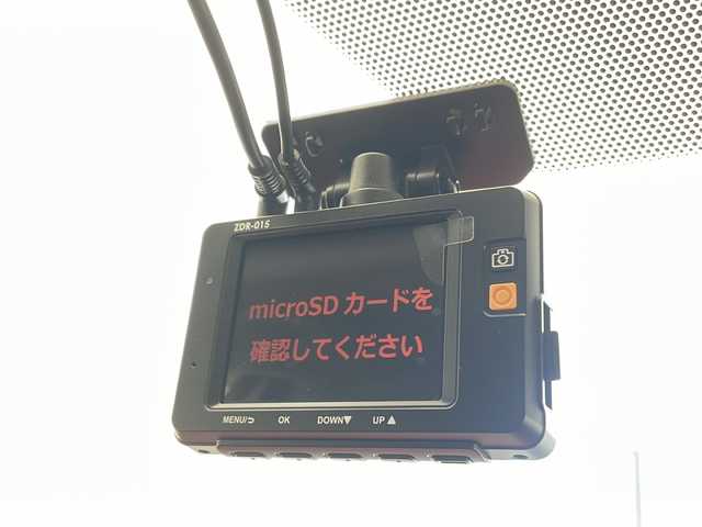 トヨタ アクア S 沖縄県 2018(平30)年 7.1万km ホワイトパールクリスタルシャイン 純正ナビ(NSCP-W68)/ワンセグＴＶ/ＣＤ/Ｂｌｕｅｔｏｏｔｈ/バックカメラ/ＥＴＣ/ドライブレコーダー/プッシュスタート/スマートキー/トヨタセーフティセンス/純正フロアマット/盗難防止装置/保証書　/ドアバイザー