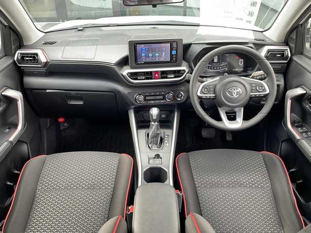 トヨタ ライズ Z 長野県 2023(令5)年 1.8万km ブラックマイカメタリック/シャイニングホワイトパール 禁煙車/ワンオーナー/純正ナビ【NMZK-W73D】/(CD/DVD/フルセグTV/Bluetooth)/スマートアシスト/・衝突回避支援ブレーキ/・ブレーキ制御付誤発進抑制機能/・車線逸脱抑制制御機能/・車線逸脱警報機能/・先行車発進お知らせ機能/・サイドビューランプ/・レーンキープコントロール/・ブラインドスポットモニター/・進入禁止標識認識機能/・アダプティブドライビングビーム/・全車速追従機能付アダプティブクルーズコントロール/パノラミックビューモニター/ビルトインETC2.0/ドライブレコーダー/シートヒーター/革巻きステアリング/ステアリングスイッチ/LEDヘッドライト/フォグランプ/オートライト/電動パーキングブレーキ/ブレーキホールド/スマートキー/Pスタート/電動格納ミラー/純正17インチAW/純正フロアマット