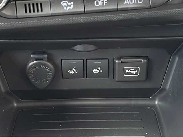 トヨタ ライズ Z 長野県 2023(令5)年 1.8万km ブラックマイカメタリック/シャイニングホワイトパール 禁煙車/ワンオーナー/純正ナビ【NMZK-W73D】/(CD/DVD/フルセグTV/Bluetooth)/スマートアシスト/・衝突回避支援ブレーキ/・ブレーキ制御付誤発進抑制機能/・車線逸脱抑制制御機能/・車線逸脱警報機能/・先行車発進お知らせ機能/・サイドビューランプ/・レーンキープコントロール/・ブラインドスポットモニター/・進入禁止標識認識機能/・アダプティブドライビングビーム/・全車速追従機能付アダプティブクルーズコントロール/パノラミックビューモニター/ビルトインETC2.0/ドライブレコーダー/シートヒーター/革巻きステアリング/ステアリングスイッチ/LEDヘッドライト/フォグランプ/オートライト/電動パーキングブレーキ/ブレーキホールド/スマートキー/Pスタート/電動格納ミラー/純正17インチAW/純正フロアマット