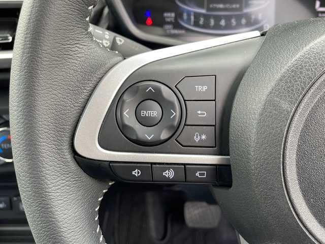 トヨタ ライズ Z 長野県 2023(令5)年 1.8万km ブラックマイカメタリック/シャイニングホワイトパール 禁煙車/ワンオーナー/純正ナビ【NMZK-W73D】/(CD/DVD/フルセグTV/Bluetooth)/スマートアシスト/・衝突回避支援ブレーキ/・ブレーキ制御付誤発進抑制機能/・車線逸脱抑制制御機能/・車線逸脱警報機能/・先行車発進お知らせ機能/・サイドビューランプ/・レーンキープコントロール/・ブラインドスポットモニター/・進入禁止標識認識機能/・アダプティブドライビングビーム/・全車速追従機能付アダプティブクルーズコントロール/パノラミックビューモニター/ビルトインETC2.0/ドライブレコーダー/シートヒーター/革巻きステアリング/ステアリングスイッチ/LEDヘッドライト/フォグランプ/オートライト/電動パーキングブレーキ/ブレーキホールド/スマートキー/Pスタート/電動格納ミラー/純正17インチAW/純正フロアマット