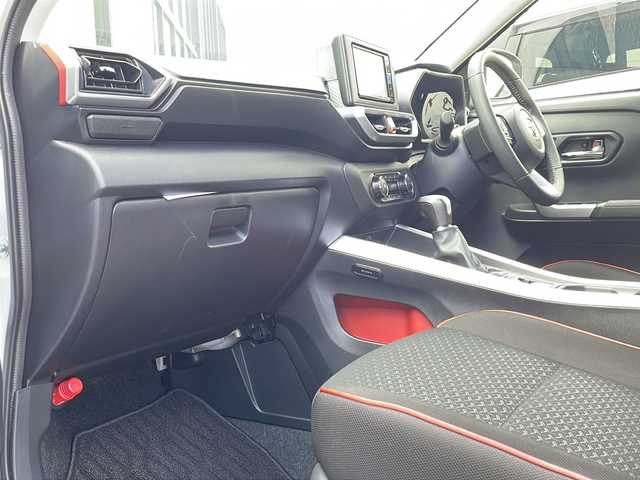 トヨタ ライズ Z 長野県 2023(令5)年 1.8万km ブラックマイカメタリック/シャイニングホワイトパール 禁煙車/ワンオーナー/純正ナビ【NMZK-W73D】/(CD/DVD/フルセグTV/Bluetooth)/スマートアシスト/・衝突回避支援ブレーキ/・ブレーキ制御付誤発進抑制機能/・車線逸脱抑制制御機能/・車線逸脱警報機能/・先行車発進お知らせ機能/・サイドビューランプ/・レーンキープコントロール/・ブラインドスポットモニター/・進入禁止標識認識機能/・アダプティブドライビングビーム/・全車速追従機能付アダプティブクルーズコントロール/パノラミックビューモニター/ビルトインETC2.0/ドライブレコーダー/シートヒーター/革巻きステアリング/ステアリングスイッチ/LEDヘッドライト/フォグランプ/オートライト/電動パーキングブレーキ/ブレーキホールド/スマートキー/Pスタート/電動格納ミラー/純正17インチAW/純正フロアマット