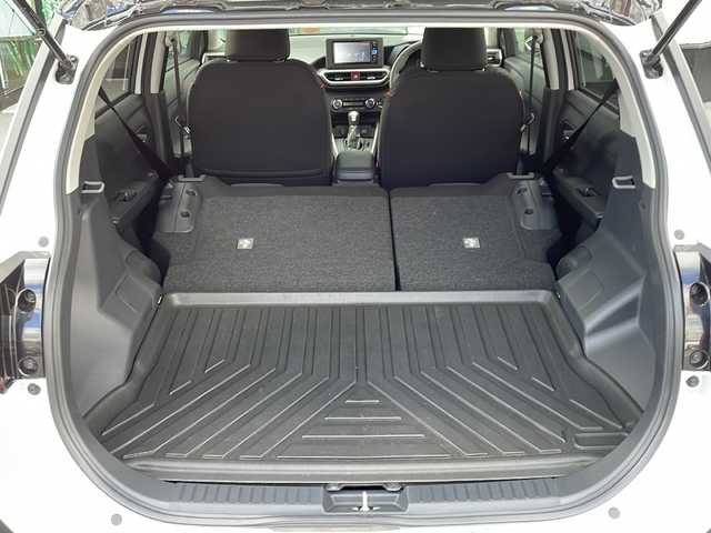 トヨタ ライズ Z 長野県 2023(令5)年 1.8万km ブラックマイカメタリック/シャイニングホワイトパール 禁煙車/ワンオーナー/純正ナビ【NMZK-W73D】/(CD/DVD/フルセグTV/Bluetooth)/スマートアシスト/・衝突回避支援ブレーキ/・ブレーキ制御付誤発進抑制機能/・車線逸脱抑制制御機能/・車線逸脱警報機能/・先行車発進お知らせ機能/・サイドビューランプ/・レーンキープコントロール/・ブラインドスポットモニター/・進入禁止標識認識機能/・アダプティブドライビングビーム/・全車速追従機能付アダプティブクルーズコントロール/パノラミックビューモニター/ビルトインETC2.0/ドライブレコーダー/シートヒーター/革巻きステアリング/ステアリングスイッチ/LEDヘッドライト/フォグランプ/オートライト/電動パーキングブレーキ/ブレーキホールド/スマートキー/Pスタート/電動格納ミラー/純正17インチAW/純正フロアマット