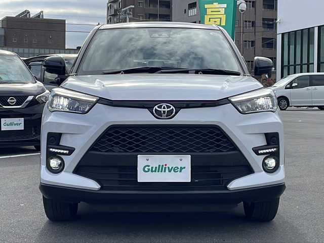 トヨタ ライズ Z 長野県 2023(令5)年 1.8万km ブラックマイカメタリック/シャイニングホワイトパール 禁煙車/ワンオーナー/純正ナビ【NMZK-W73D】/(CD/DVD/フルセグTV/Bluetooth)/スマートアシスト/・衝突回避支援ブレーキ/・ブレーキ制御付誤発進抑制機能/・車線逸脱抑制制御機能/・車線逸脱警報機能/・先行車発進お知らせ機能/・サイドビューランプ/・レーンキープコントロール/・ブラインドスポットモニター/・進入禁止標識認識機能/・アダプティブドライビングビーム/・全車速追従機能付アダプティブクルーズコントロール/パノラミックビューモニター/ビルトインETC2.0/ドライブレコーダー/シートヒーター/革巻きステアリング/ステアリングスイッチ/LEDヘッドライト/フォグランプ/オートライト/電動パーキングブレーキ/ブレーキホールド/スマートキー/Pスタート/電動格納ミラー/純正17インチAW/純正フロアマット