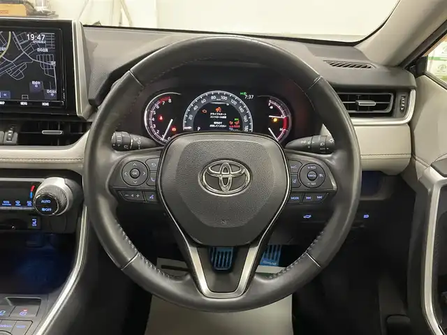 トヨタ ＲＡＶ４ G Zパッケージ 道央・札幌 2020(令2)年 3.4万km アティチュードブラックマイカ 4WD/ワンオーナー/サンルーフ/TRDフルエアロ/純正SDナビ/・フルセグTV/CD/DVD/BT/SD/USB/TVキャンセラー/バックカメラ/Toyota Safety Sense/ ・プリクラッシュセーフティ/ ・レーントレーシングアシスト/ ・オートマチックハイビーム/ ・ロードサインアシスト/ ・レーダークルーズコントロール/ ・先行車発進告知機能/パワーバックドア/純正ドライブレコーダー/前席シートヒーター/横滑り防止装置/ステアリングヒーター/オートクルーズコントロール/ビルトインETC2.0/ブレーキホールド/電動パーキングブレーキ/ブラインドスポットモニター/デジタルインナーミラー/運転席パワーシート/運転席シートメモリ機能/ダウンヒルアシスト/オートライト/オートハイビーム/LEDヘッドライト/フォグライト/リアUSB/プッシュスタート/スマートキー/スペアキー/前後クリアランスソナー/ルーフレーフ/TRD20インチエアロ/革巻きステアリング/カーテンエアバッグ/取扱説明書/ナビ取扱説明書/新車時保証書
