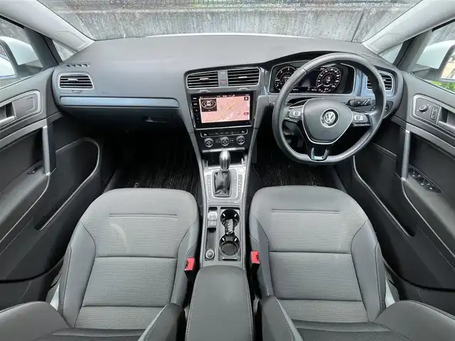 フォルクスワーゲン ゴルフ TDI コンフォートL マイスター 静岡県 2019(令1)年 1.6万km ピュアホワイト ブラインドスポットアシスト/デジタルメータークラスター/ジェスチャーコントロール/DiscoverPro/(Bluetooth/CarPlay)/衝突被害軽減システム/バックカメラ/アダプティブクルーズコントロール/レーンキープアシスト/パーキングアシスト/スマートキー/ETC2.0/ドライブレコーダー/純正フロアマット/純正17インチアルミホイール/保証書/取扱説明書/スペアキー