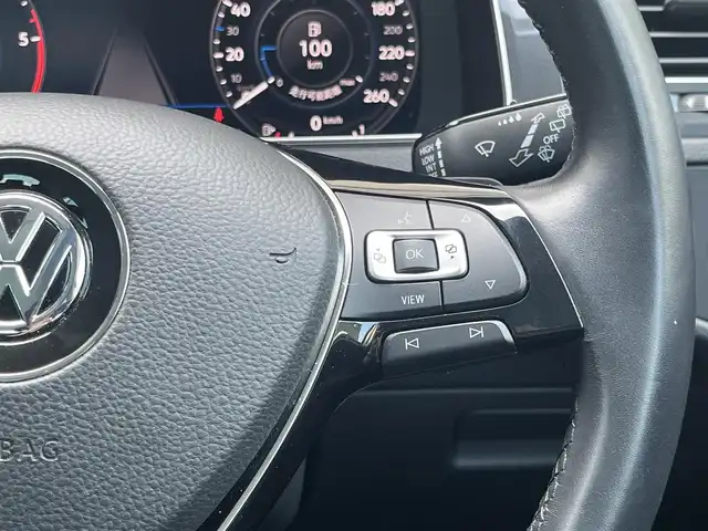 フォルクスワーゲン ゴルフ TDI コンフォートL マイスター 静岡県 2019(令1)年 1.6万km ピュアホワイト ブラインドスポットアシスト/デジタルメータークラスター/ジェスチャーコントロール/DiscoverPro/(Bluetooth/CarPlay)/衝突被害軽減システム/バックカメラ/アダプティブクルーズコントロール/レーンキープアシスト/パーキングアシスト/スマートキー/ETC2.0/ドライブレコーダー/純正フロアマット/純正17インチアルミホイール/保証書/取扱説明書/スペアキー