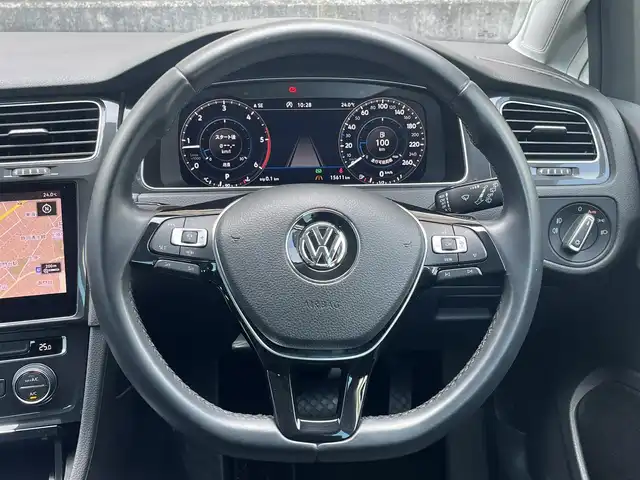 フォルクスワーゲン ゴルフ TDI コンフォートL マイスター 静岡県 2019(令1)年 1.6万km ピュアホワイト ブラインドスポットアシスト/デジタルメータークラスター/ジェスチャーコントロール/DiscoverPro/(Bluetooth/CarPlay)/衝突被害軽減システム/バックカメラ/アダプティブクルーズコントロール/レーンキープアシスト/パーキングアシスト/スマートキー/ETC2.0/ドライブレコーダー/純正フロアマット/純正17インチアルミホイール/保証書/取扱説明書/スペアキー