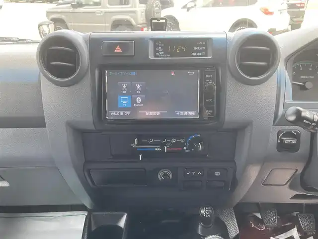 トヨタ ランドクルーザー 長野県 2015(平27)年 7.6万km ゴールドマイカM 4WD/5MT/純正SDナビ/(AM/FM/CD/DVD/SD/Bluetooth)/フルセグTV/バックカメラ/ETC/ドアバイザー/ドライブレコーダー/冬タイヤ積込み