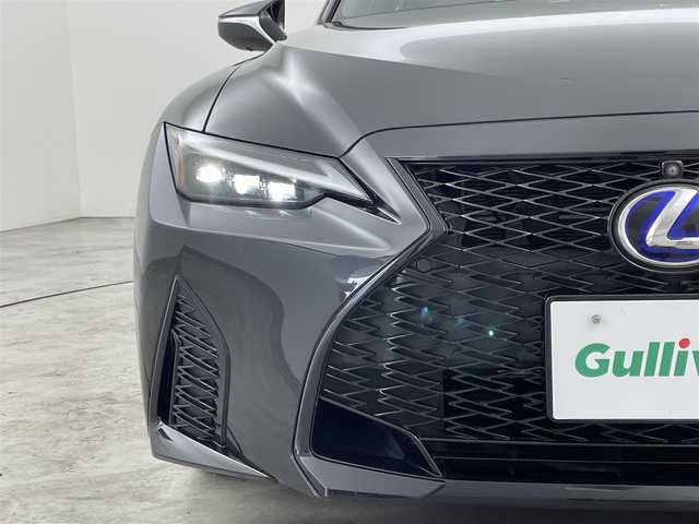 レクサス ＩＳ 300 Fスポーツ 福岡県 2021(令3)年 4.6万km グラファイトブラックガラスフレーク サンルーフ　/純正１０．３型ナビ　/フルセグTV　/全方位カメラ　/ＥＴＣ２．０　/前後ドラレコ　/レーダークルーズコントロール　/コーナーセンサー　/衝突被害軽減ブレーキ　/レーンキープ　/ＰＫＳＢ　/ＢＳＭ　/オートマチックハイビーム　/パドルシフト　/赤革シート　/パワーシート　/シートヒーター　/ステアリングヒーター　/純正１９インチアルミホイール