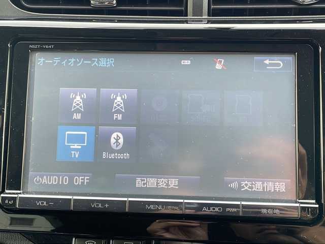 トヨタ アクア G G’s 山口県 2014(平26)年 9.5万km ライムホワイトパールクリスタルシャイン (株)IDOMが運営する【じしゃロン宇部店】の自社ローン専用車両になります。ちらは現金またはオートローンご利用時の価格です。自社ローンご希望の方は別途その旨お申付け下さい。純正ナビ　/フルセグＴＶ　/Ｂｌｕｅｔｏｏｔｈ　/バックカメラ　/純正フロアマット　/純正アルミホイール　/ハーフレザーシート　/ステアリングスイッチ　/プッシュスタート　/ＥＴＣ