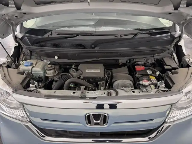 ホンダ Ｎ ＢＯＸ G L ターボ ホンダセンシング 三重県 2018(平30)年 2.2万km モーニングミストブルーM ガソリン・ターボ/FF/MTモード付インパネCVT/純正 8インチナビ VXU-195NBi/（CD/DVD/FM/AM/TV/SD/MusicRack/iPod/USB/Bluetooth/CarPlay）/バックカメラ/両側パワースライドドア/ドライブレコーダー 前方/ビルトイン ETC/Honda SENSING/・衝突軽減ブレーキ［CMBS］/・車線維持支援システム［LKAS］/・路外逸脱抑制機能/・アダプティブクルーズコントロール［ACC］/・先行車発進お知らせ機能/・標識認識機能/装備/・オートライト/・LEDヘッドランプ/・パドルシフト/・オートエアコン/・ステアリングスイッチ/・2.5A 急速充電対応 USB充電ジャックx2/・電動格納ドアミラー/・リヤドアロールサンシェード/・プッシュスタート/・14インチスチールホイール＋純正ホイールキャップ/・スマートキーx2/・保/取/ナビ取/など