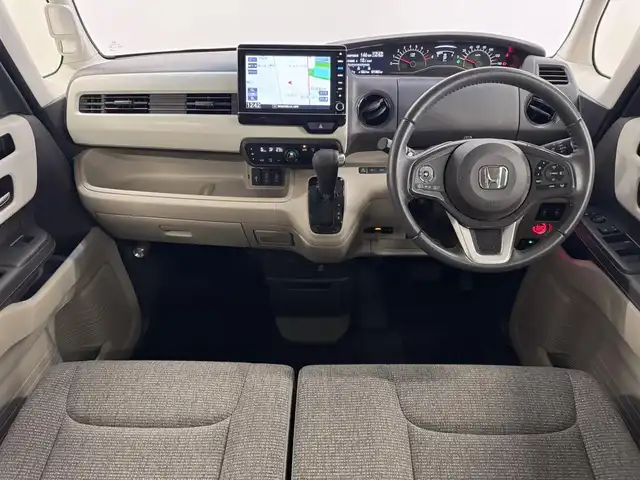 ホンダ Ｎ ＢＯＸ G L ターボ ホンダセンシング 三重県 2018(平30)年 2.2万km モーニングミストブルーM ガソリン・ターボ/FF/MTモード付インパネCVT/純正 8インチナビ VXU-195NBi/（CD/DVD/FM/AM/TV/SD/MusicRack/iPod/USB/Bluetooth/CarPlay）/バックカメラ/両側パワースライドドア/ドライブレコーダー 前方/ビルトイン ETC/Honda SENSING/・衝突軽減ブレーキ［CMBS］/・車線維持支援システム［LKAS］/・路外逸脱抑制機能/・アダプティブクルーズコントロール［ACC］/・先行車発進お知らせ機能/・標識認識機能/装備/・オートライト/・LEDヘッドランプ/・パドルシフト/・オートエアコン/・ステアリングスイッチ/・2.5A 急速充電対応 USB充電ジャックx2/・電動格納ドアミラー/・リヤドアロールサンシェード/・プッシュスタート/・14インチスチールホイール＋純正ホイールキャップ/・スマートキーx2/・保/取/ナビ取/など